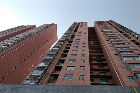 道南里三室两厅115平米简装修出售